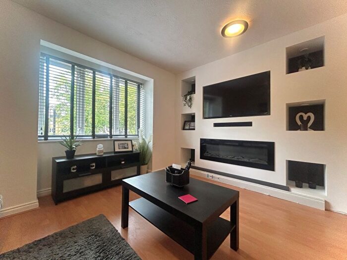 Studio To Rent In - Denmark Road, Carshalton, SM5