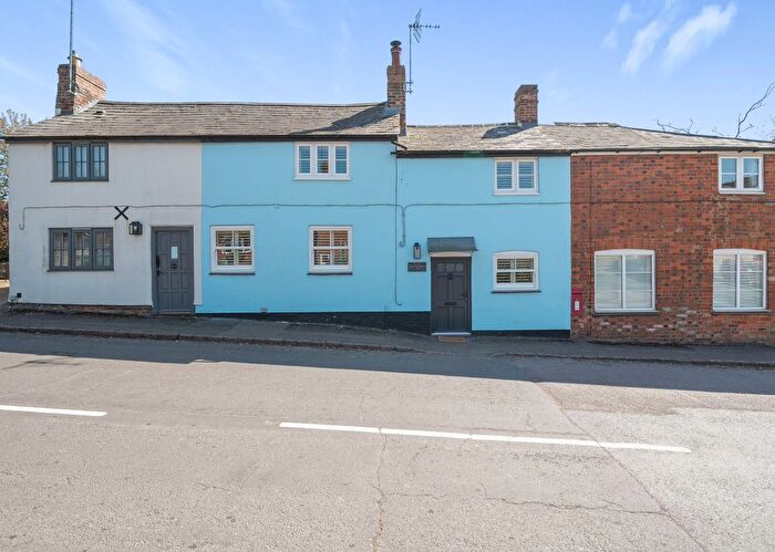 2 Bedroom Cottage For Sale In Buckingham Road, Gawcott, MK18