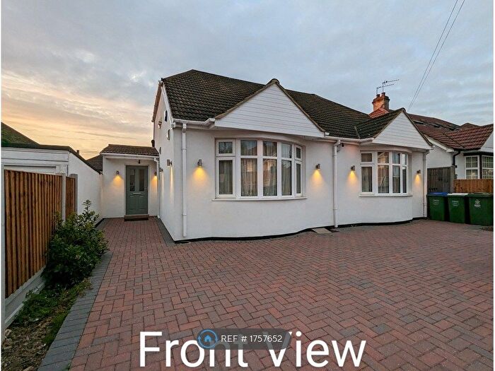 5 Bedroom Bungalow To Rent In Welling, Welling, DA16