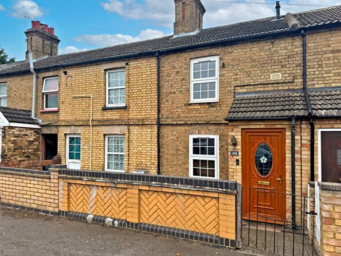 2 Bedroom Detached House For Sale In Potton Road, Biggleswade, SG18