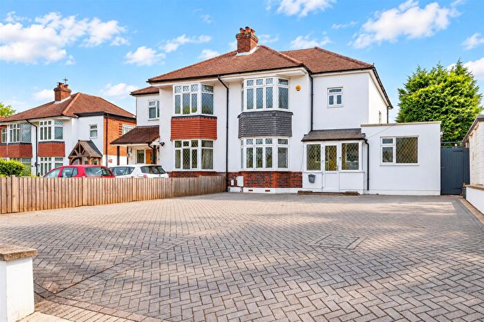 4 Bedroom Semi-Detached House For Sale In Brighton Road, Banstead, SM7