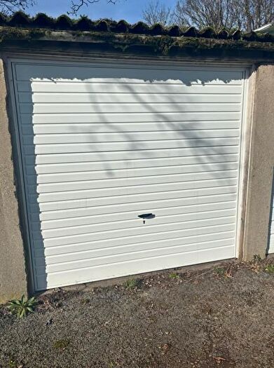 Garage / Parking To Rent In Vale Road, Gravesend, DA11