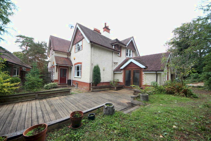 3 Bedroom House To Rent In The Avenue - Worcester Park, KT4