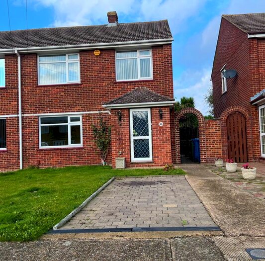 3 Bedroom Semi-Detached House To Rent In Middletune Avenue, Sittingbourne, ME10