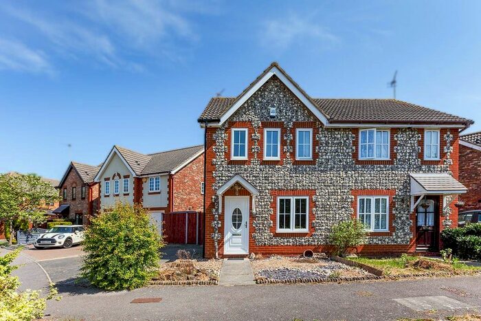 2 Bedroom Detached House To Rent In Rowmarsh Close, Northfleet, Gravesend, Kent, DA11