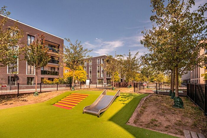 3 Bedroom Flat For Sale In Peloton Avenue, Stratford, London, E20