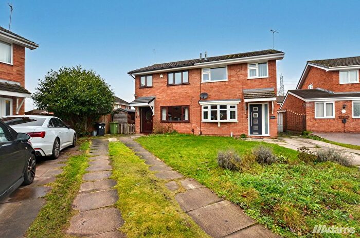 3 Bedroom Semi Detached House For Sale In Bluebell Court, Beechwood, WA7