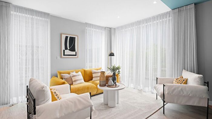 2 Bedroom Flat For Sale In Plumstead Road, London, SE18