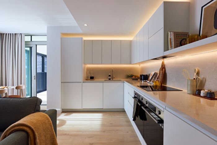3 Bedroom Apartment To Rent In New Drum Street, Tower Hamlets, London, E1