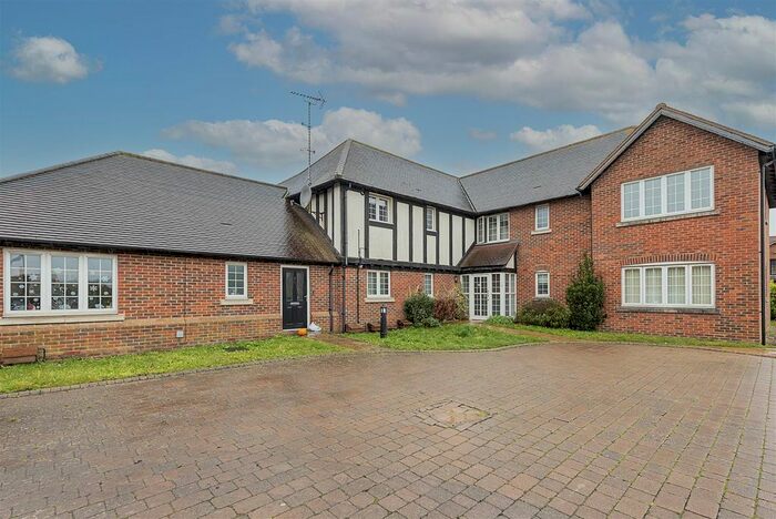 1 Bedroom Flat For Sale In Meadow View, Redbourn, St.Albans, AL3