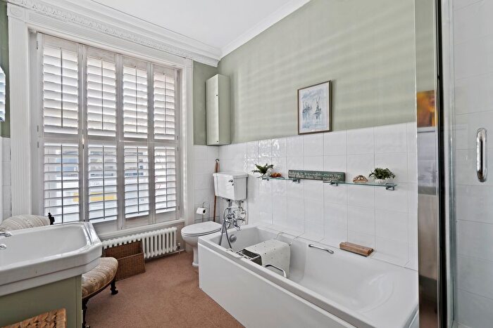 2 Bedroom Flat For Sale In Havelock Road, Warsash, SO31