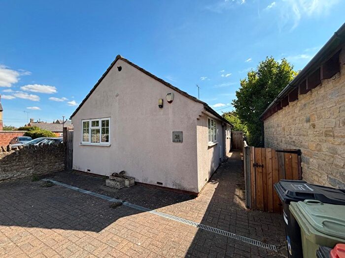2 Bedroom Detached Bungalow To Rent In West Street, Olney, MK46