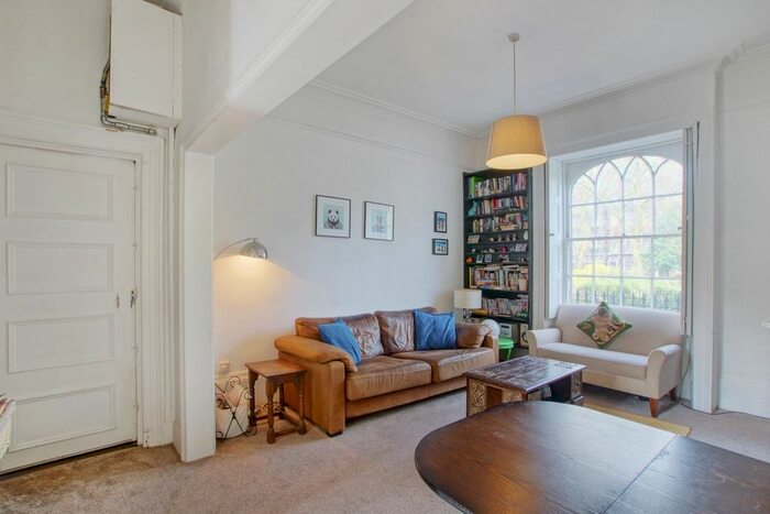 2 Bedroom Flat To Rent In Canonbury Square, London, N1