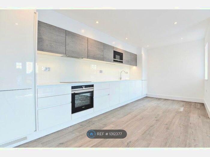 2 Bedroom Flat To Rent In Old Library Lodge, Morden SM4