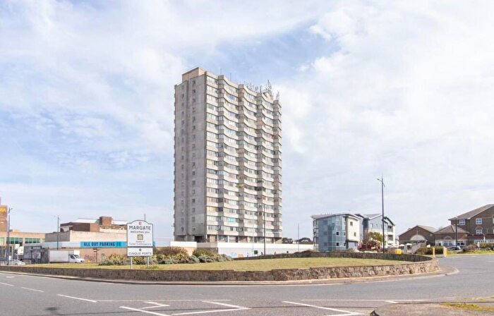3 Bedroom Flat To Rent In All Saints Avenue, Margate, Kent, CT9