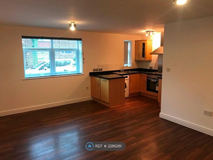 2 Bedroom Flat To Rent In St Albans Court, Nottingham, NG5