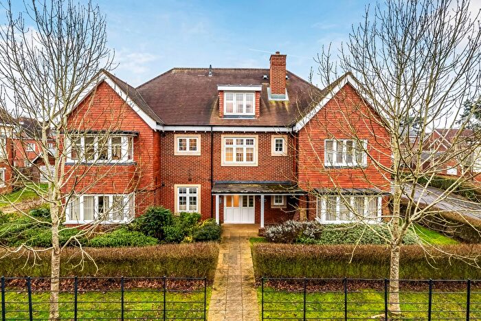 2 Bedroom Flat To Rent In Ottways Lane, Ashtead, KT21