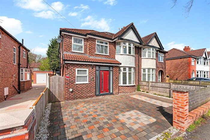 5 Bedroom Semi Detached House For Sale In Langdale Road, Sale, M33