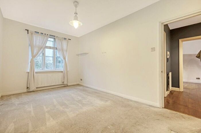 1 Bedroom Apartment For Sale In Empire Wharf, Bow, E3
