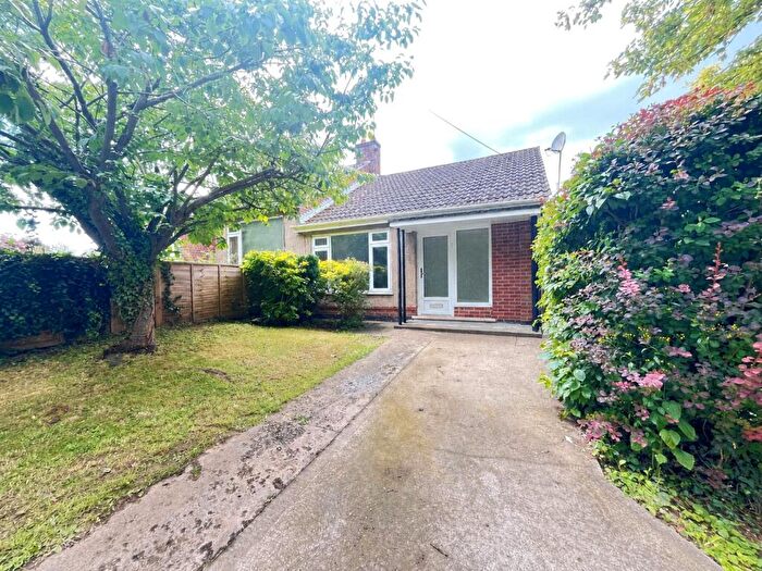 2 Bedroom Bungalow For Sale In St Augustin Way, Daventry, Northamptonshire, NN11