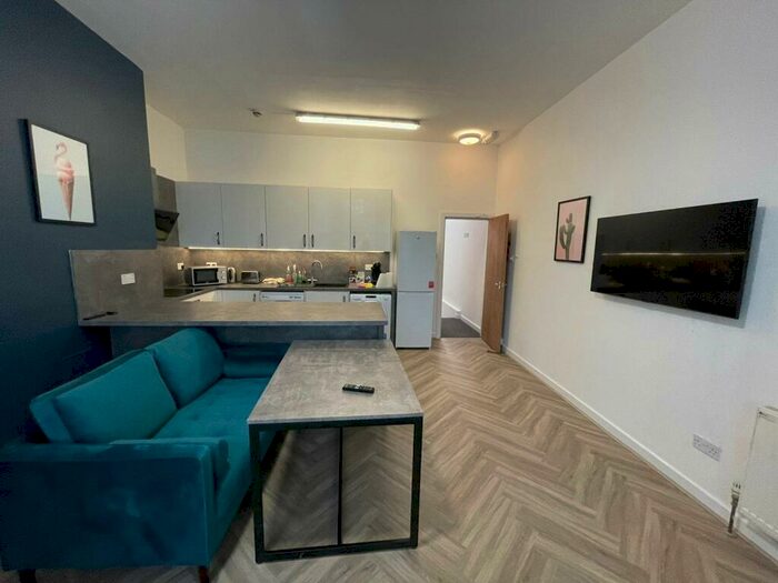 4 Bedroom Flat To Rent In Moorland Avenue, LS6