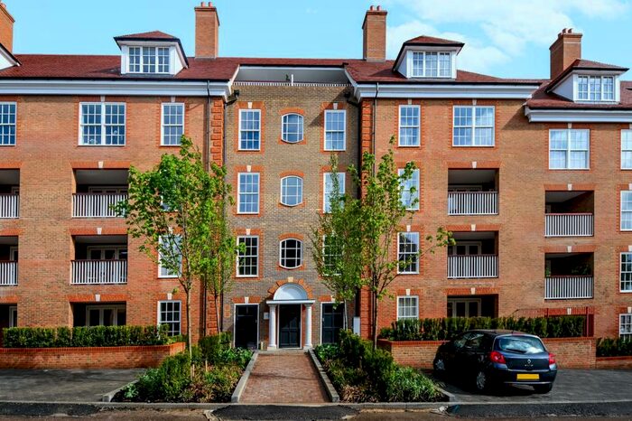 2 Bedroom Apartment To Rent In Ashridge Close, Finchley, N3