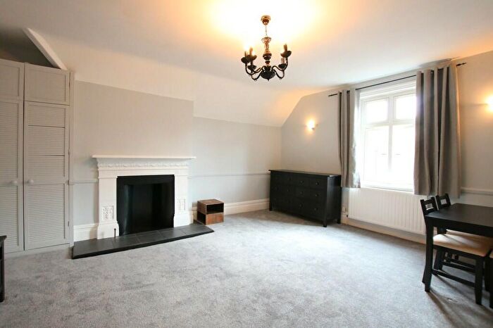 2 Bedroom Flat To Rent In High Road, Willesden, London, NW10