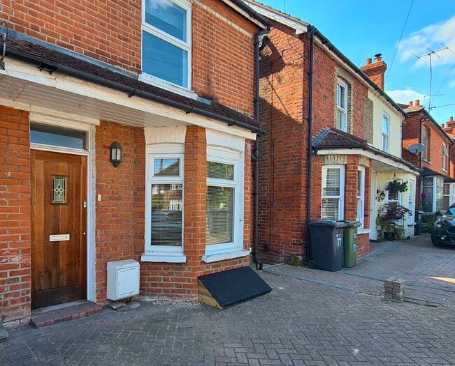 4 Bedroom Semi-Detached House To Rent In Manor Road, Guildford, GU2