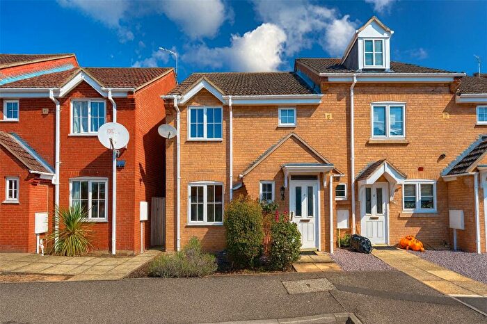 3 Bedroom End Of Terrace House For Sale In Juniper Crescent, Spalding, Lincolnshire, PE12