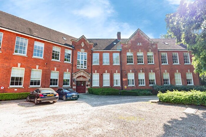 2 Bedroom Flat For Sale In The Oval, Stafford, ST17