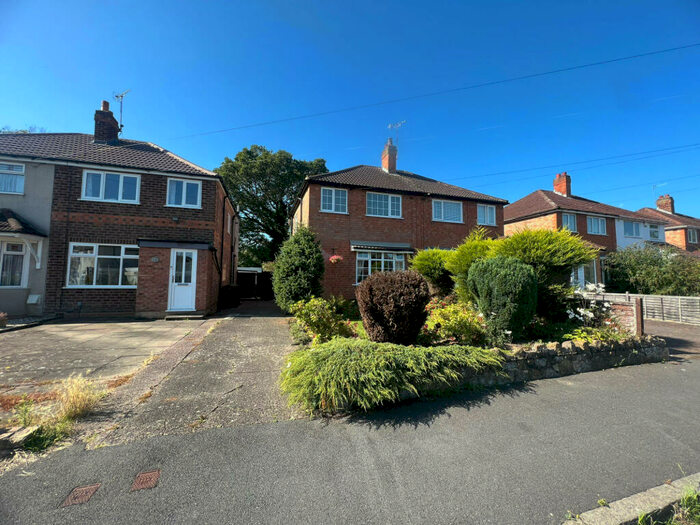 3 Bedroom Semi-Detached House To Rent In Chamberlain Crescent, Solihull, B90