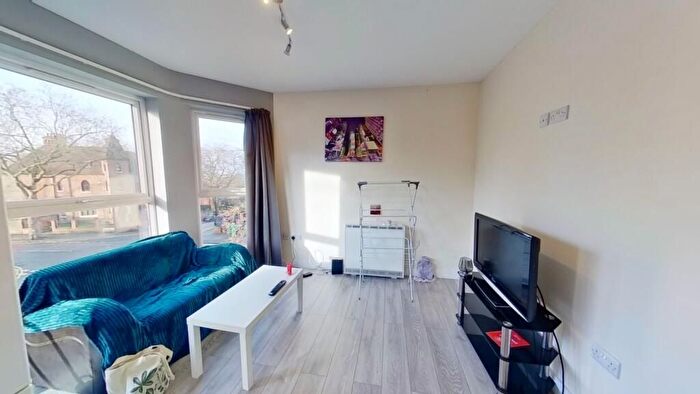 2 Bedroom Flat To Rent In Burns Street, Nottingham, NG7
