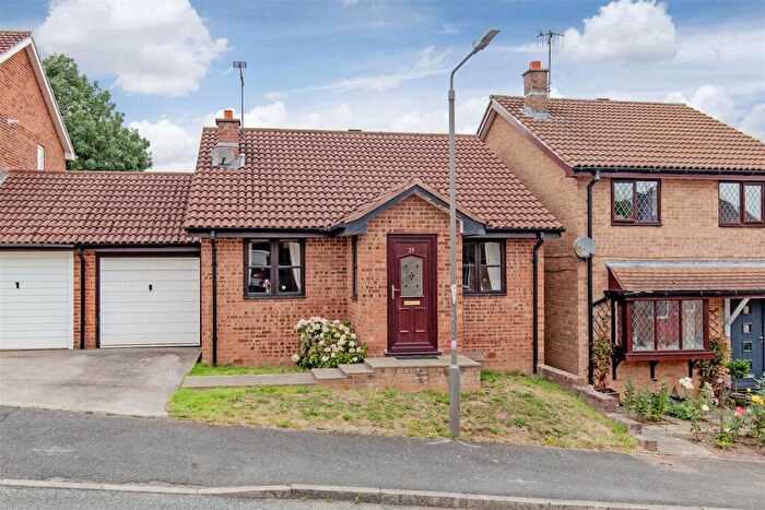 2 Bedroom Semi-Detached Bungalow For Sale In Heathfield Close, Wingerworth, Chesterfield, S42