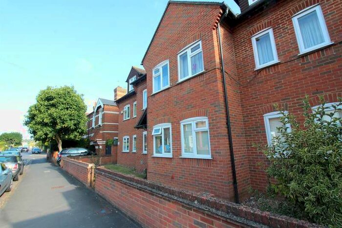 1 Bedroom Flat To Rent In Glade Road, Marlow, SL7