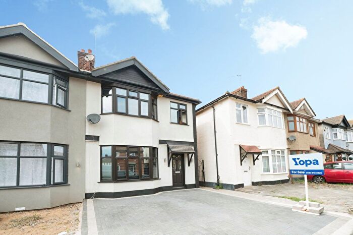 3 Bedroom Semi-Detached House For Sale In Cherry Tree Lane, Rainham, RM13