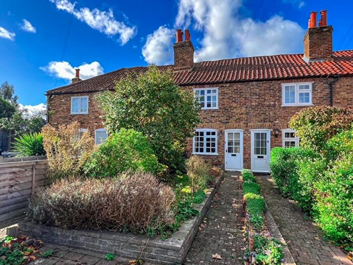 2 Bedroom Terraced House For Sale In Bell Road, East Molesey, KT8