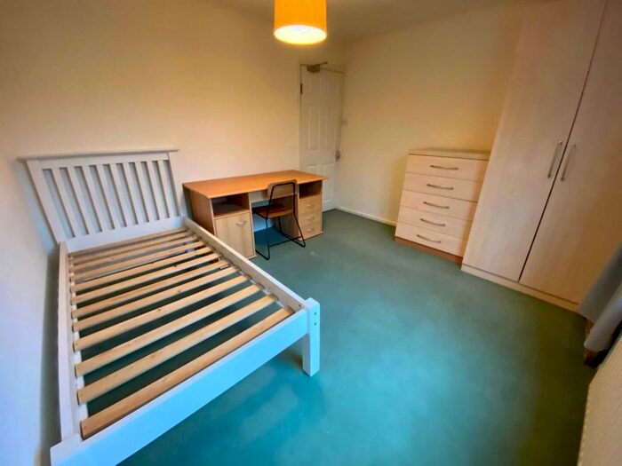 6 Bedroom Terraced House To Rent In Eleanor Avenue, Epsom, KT19