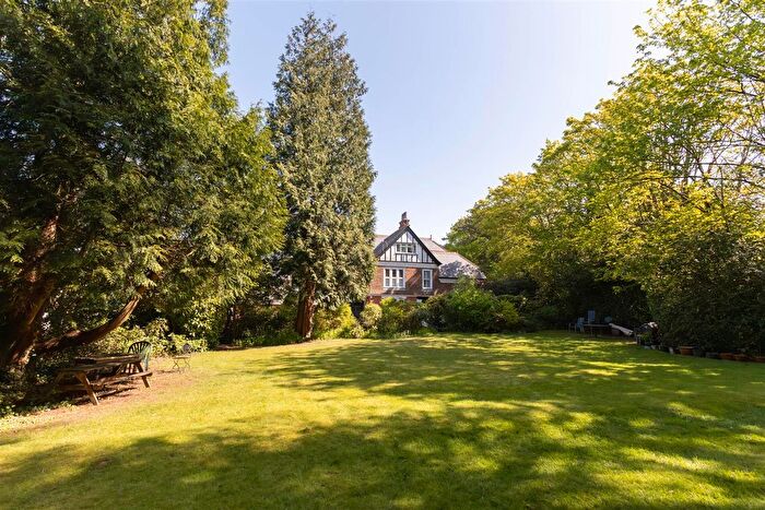 3 Bedroom Flat For Sale In Chowns Hill, Hastings, TN35