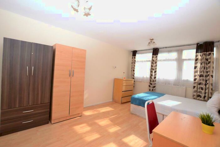 4 Bedroom Maisonette To Rent In Cable Street, London, E1