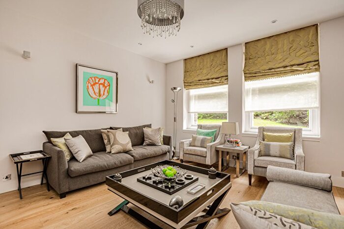 4 Bedroom Flat For Sale In Campden Hill Road, London, W8