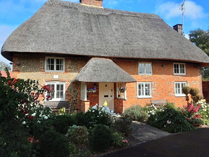 3 Bedroom Cottage For Sale In The Street, Arundel, BN18