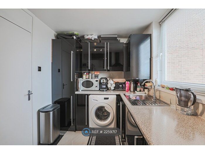 2 Bedroom Flat To Rent In Stevenage Road, London, E6