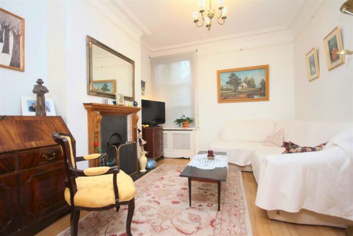 Detached House To Rent In Roundwood Road, Harlesden, NW10