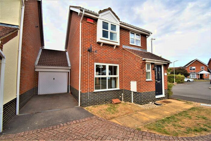 3 Bedroom Property To Rent In Hawthorn Road, Kingsnorth, TN23