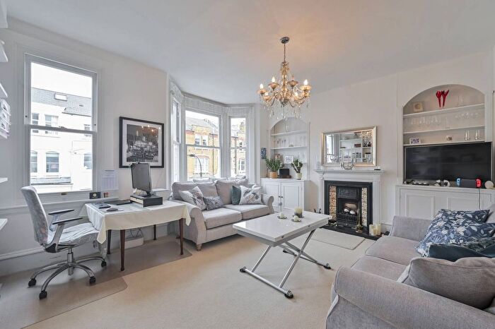 3 Bedroom Maisonette For Sale In Oxberry Avenue, Bishop's Park, London, SW6