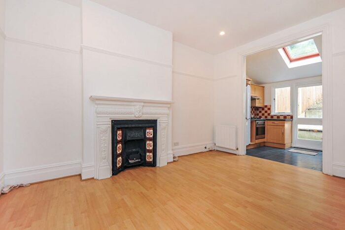 2 Bedroom Flat To Rent In Sandrock Road, London, SE13