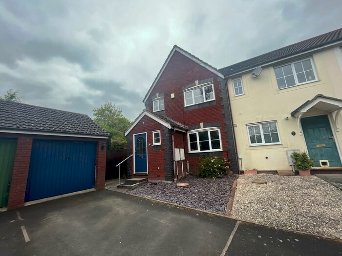 3 Bedroom House To Rent In Devonport Close, Redditch, B97