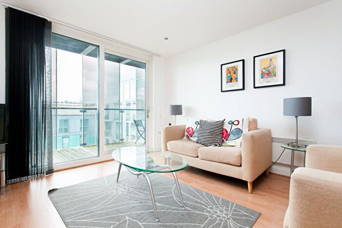 1 Bedroom Flat To Rent In Horse Shoe Court, Brewhouse Yard, EC1V