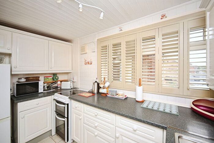 2 Bedroom Flat For Sale In Drayton Avenue, Stratford-Upon-Avon, CV37