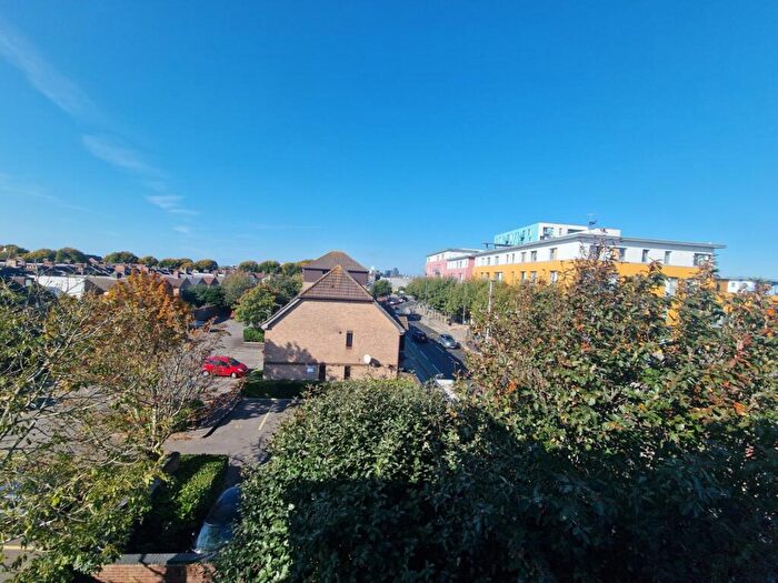 2 Bedroom Apartment For Sale In Rowan Court, Southsea, Hampshire, PO4